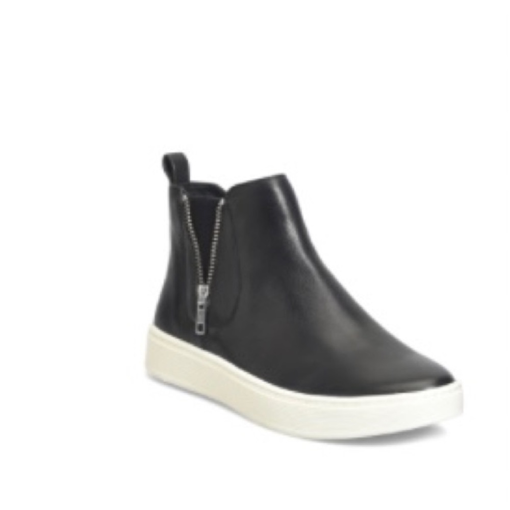 EUC Sofft Britton high top sneaker. Waterproof. Black leather. Size 6